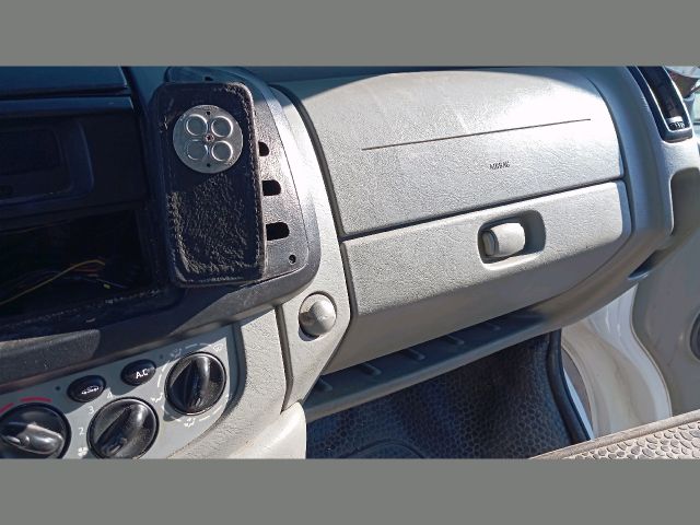 bontott RENAULT TRAFIC Bal első Féknyereg Munkahengerrel