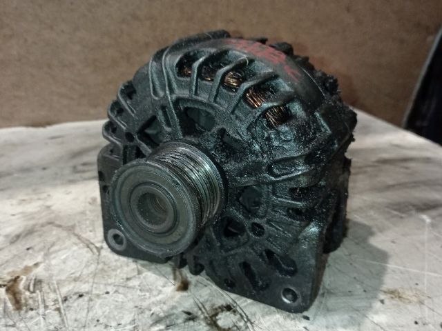 bontott RENAULT TRAFIC Generátor