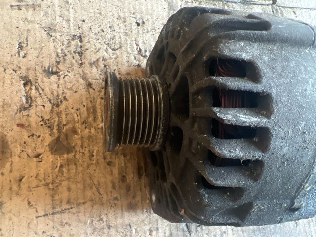 bontott RENAULT TRAFIC Generátor