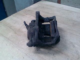 bontott RENAULT TRAFIC Jobb első Féknyereg Munkahengerrel