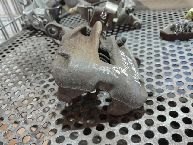 bontott RENAULT TRAFIC Jobb hátsó Féknyereg Munkahengerrel