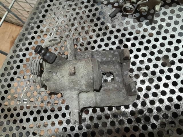 bontott RENAULT TRAFIC Jobb hátsó Féknyereg Munkahengerrel