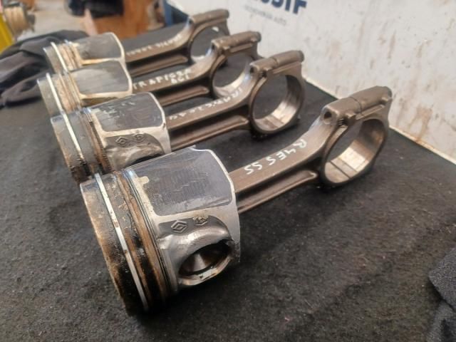 bontott RENAULT TRAFIC Dugattyú