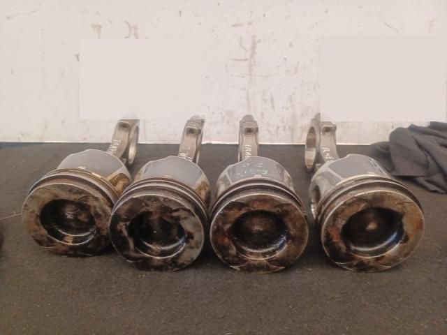 bontott RENAULT TRAFIC Dugattyú