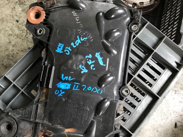 bontott RENAULT TRAFIC Felső Motorburkolat