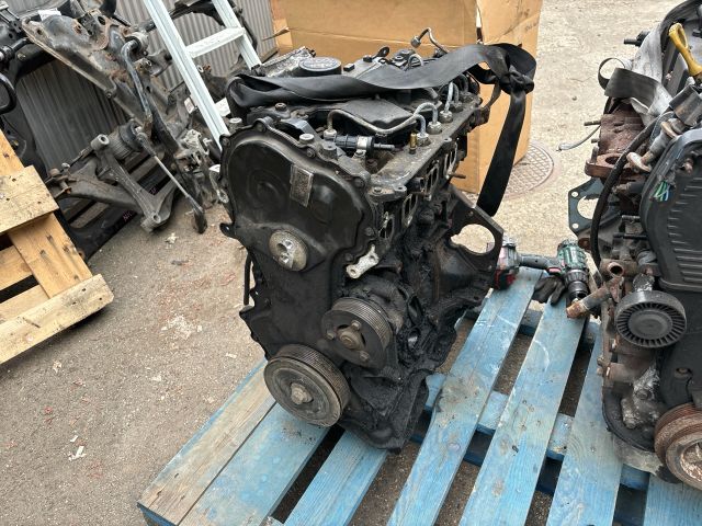 bontott RENAULT TRAFIC Motor (Fűzött blokk hengerfejjel)