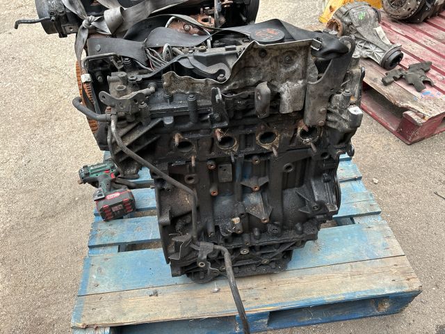 bontott RENAULT TRAFIC Motor (Fűzött blokk hengerfejjel)