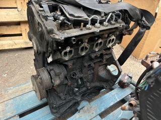 bontott RENAULT TRAFIC Motor (Fűzött blokk hengerfejjel)