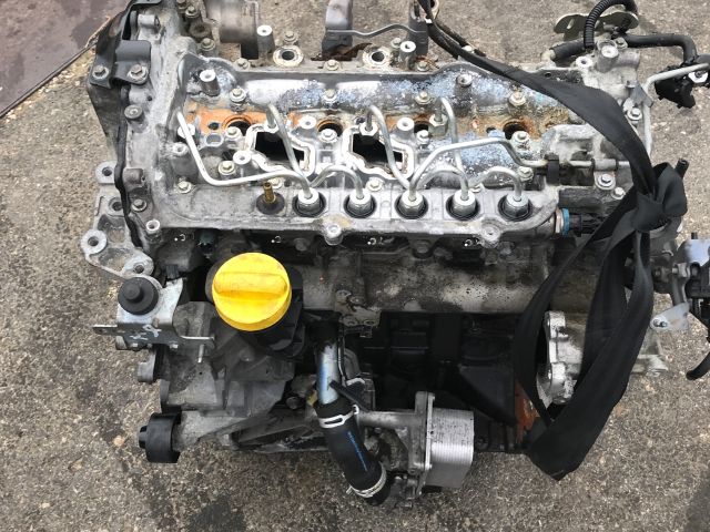 bontott RENAULT TRAFIC Motor (Fűzött blokk hengerfejjel)