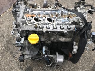 bontott RENAULT TRAFIC Motor (Fűzött blokk hengerfejjel)