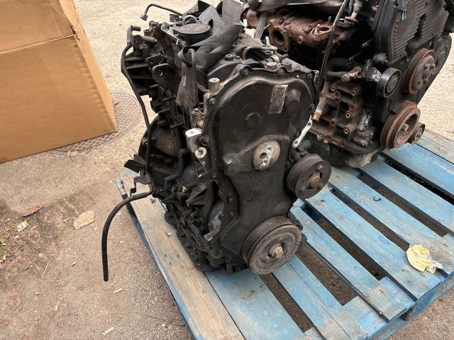 bontott RENAULT TRAFIC Motor (Fűzött blokk hengerfejjel)