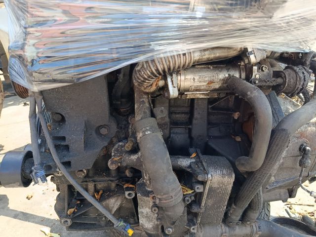 bontott RENAULT TRAFIC Motor (Fűzött blokk hengerfejjel)