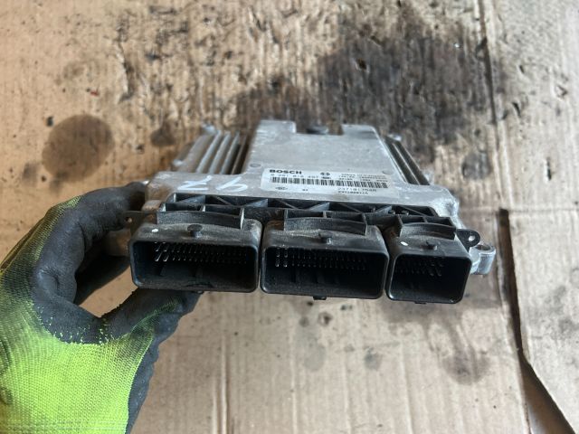 bontott RENAULT TRAFIC Motorvezérlő