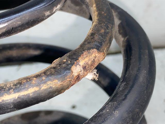 bontott RENAULT TRAFIC Bal hátsó Rugó