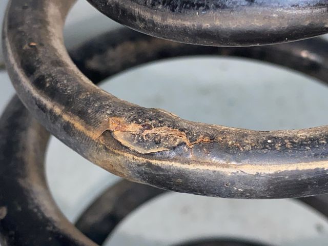 bontott RENAULT TRAFIC Bal hátsó Rugó