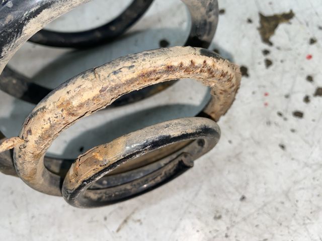 bontott RENAULT TRAFIC Jobb hátsó Rugó