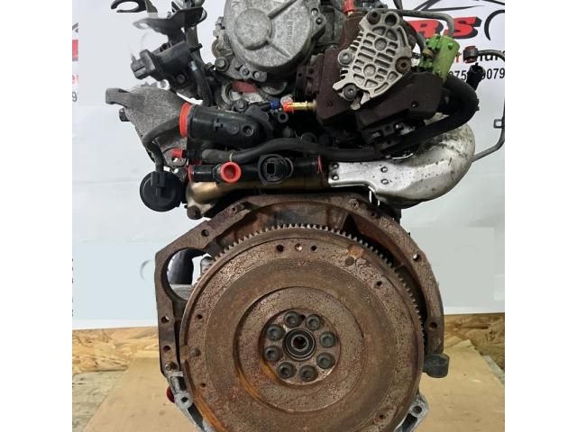 bontott RENAULT TRAFIC Motor (Fűzött blokk hengerfejjel)