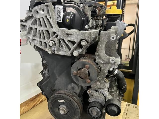 bontott RENAULT TRAFIC Motor (Fűzött blokk hengerfejjel)