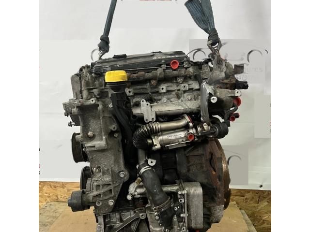 bontott RENAULT TRAFIC Motor (Fűzött blokk hengerfejjel)