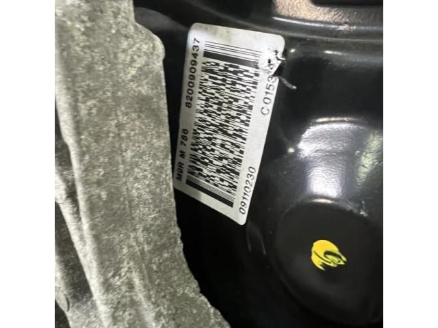 bontott RENAULT TRAFIC Motor (Fűzött blokk hengerfejjel)