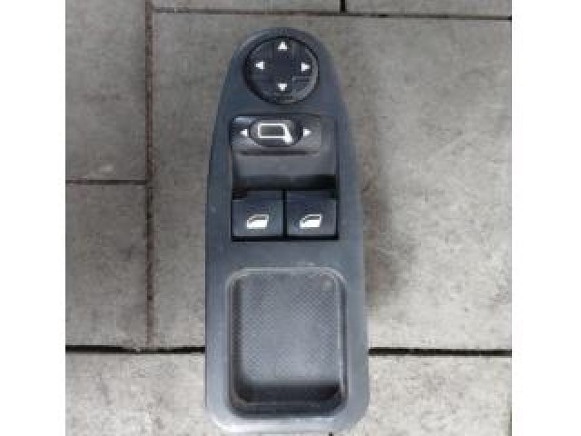 bontott RENAULT TRAFIC Ablakemelő Kapcsoló Négyes / Kettes