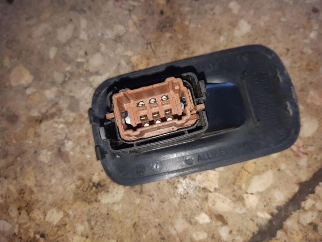 bontott RENAULT TRAFIC Ablakemelő Kapcsoló (Pozíciófüggetlen)