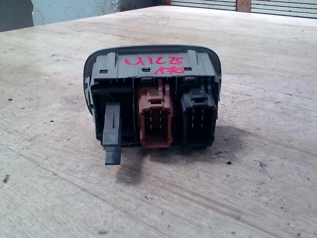 bontott RENAULT TRAFIC Ablakfűtés Kapcsoló