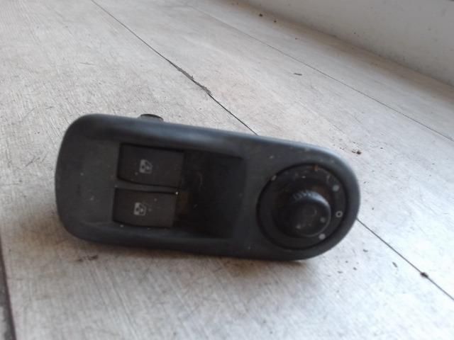 bontott RENAULT TRAFIC Bal első Ablakemelő Kapcsoló