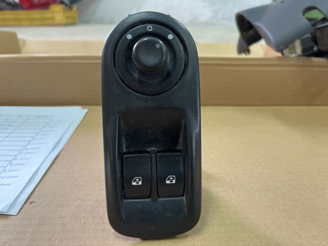 bontott RENAULT TRAFIC Bal első Ablakemelő Kapcsoló