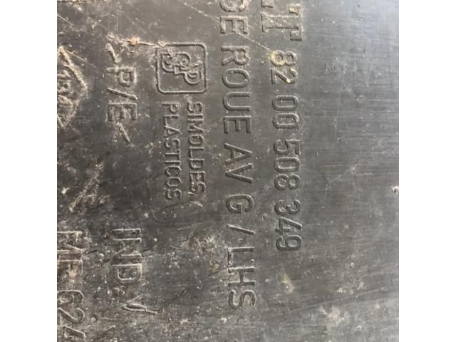 bontott RENAULT TRAFIC Bal első Dobbetét (Kerékjárati, Műanyag)