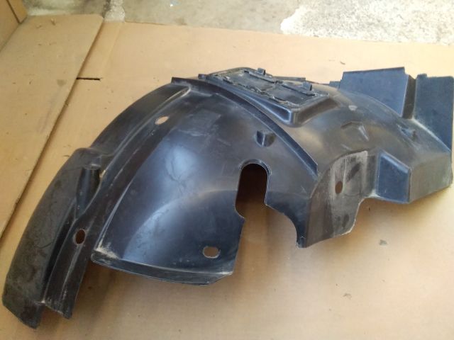 bontott RENAULT TRAFIC Bal első Első Dobbetét (Kerékjárati, Műanyag)