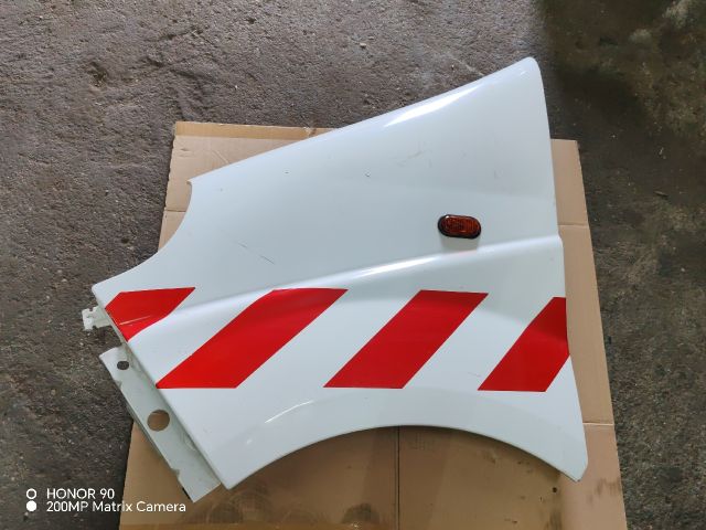 bontott RENAULT TRAFIC Bal első Sárvédő