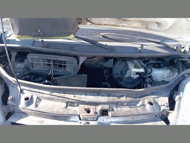 bontott RENAULT TRAFIC Bal első Sárvédő