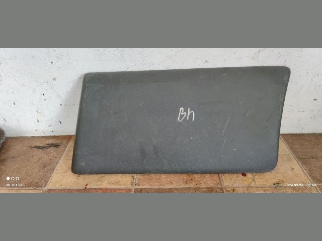 bontott RENAULT TRAFIC Bal hátsó Sárvédő Díszléc