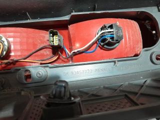 bontott RENAULT TRAFIC Bal Külső Hátsó Lámpa