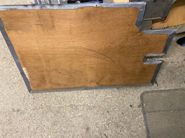 bontott RENAULT TRAFIC Csomagtérajtó Burkolat Alsó