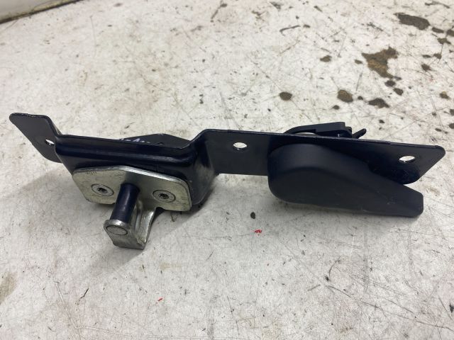 bontott RENAULT TRAFIC Csomagtérajtó Kilincs