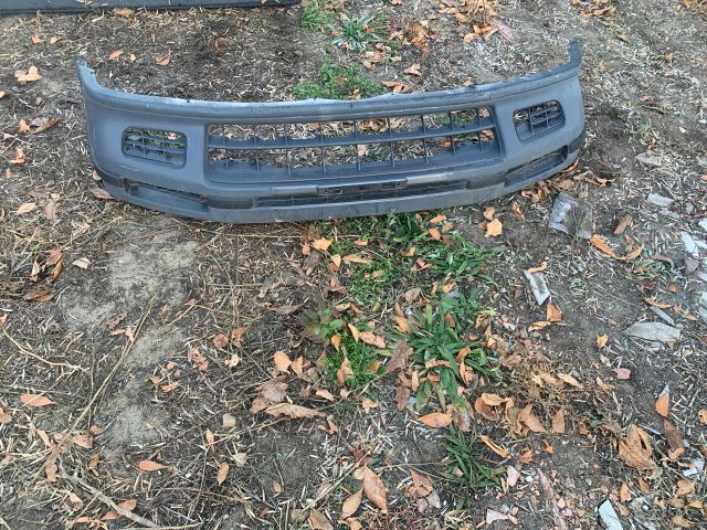 bontott RENAULT TRAFIC Első Lökhárító (Részeivel)