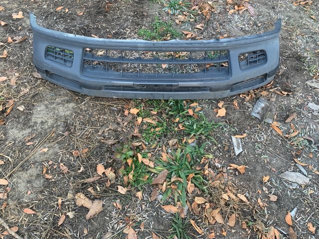 bontott RENAULT TRAFIC Első Lökhárító (Részeivel)