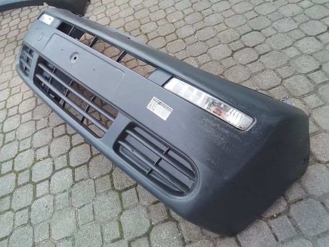 bontott RENAULT TRAFIC Első Lökhárító (Részeivel)