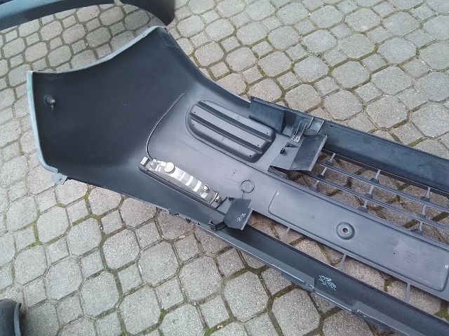 bontott RENAULT TRAFIC Első Lökhárító (Részeivel)