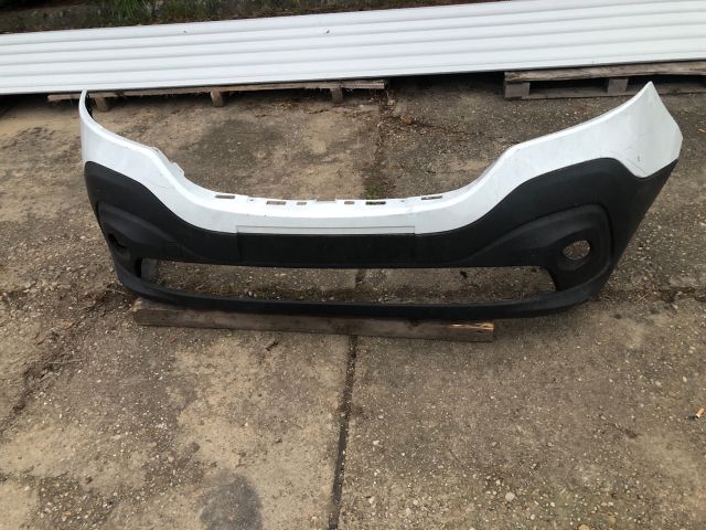 bontott RENAULT TRAFIC Első Lökhárító (Üresen)