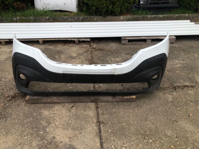 bontott RENAULT TRAFIC Első Lökhárító (Üresen)