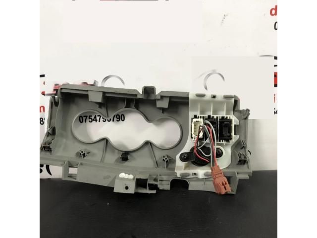 bontott RENAULT TRAFIC Felső Műszerfal Burkolat