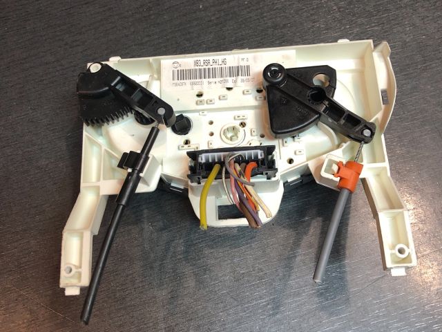 bontott RENAULT TRAFIC Fűtéskapcsoló (Nem klímás)