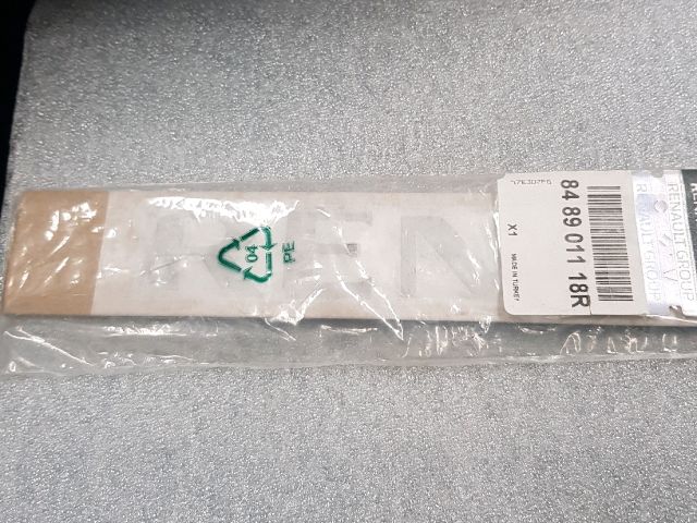 bontott RENAULT TRAFIC Hátsó Embléma