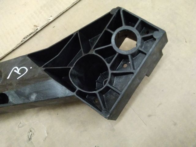 bontott RENAULT TRAFIC Homlokfal Alsó Tartó