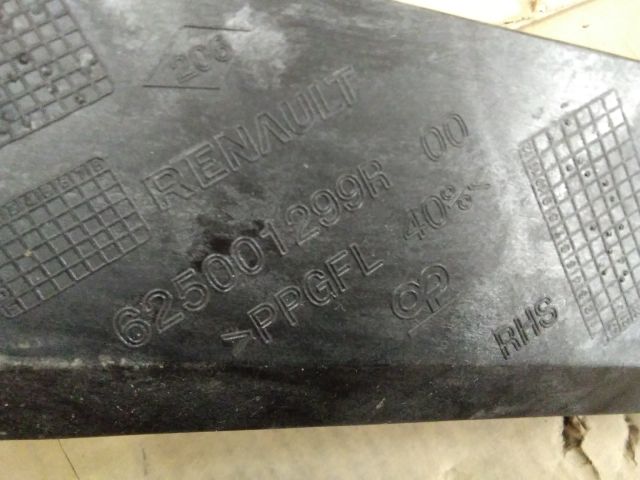 bontott RENAULT TRAFIC Homlokfal Alsó Tartó