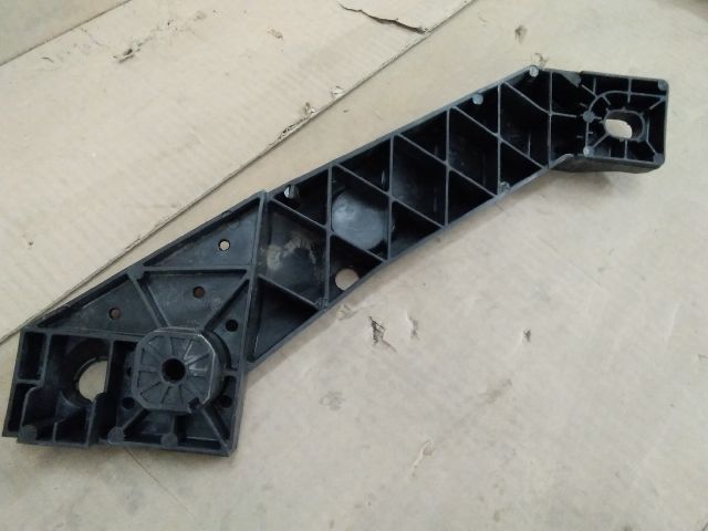 bontott RENAULT TRAFIC Homlokfal Alsó Tartó