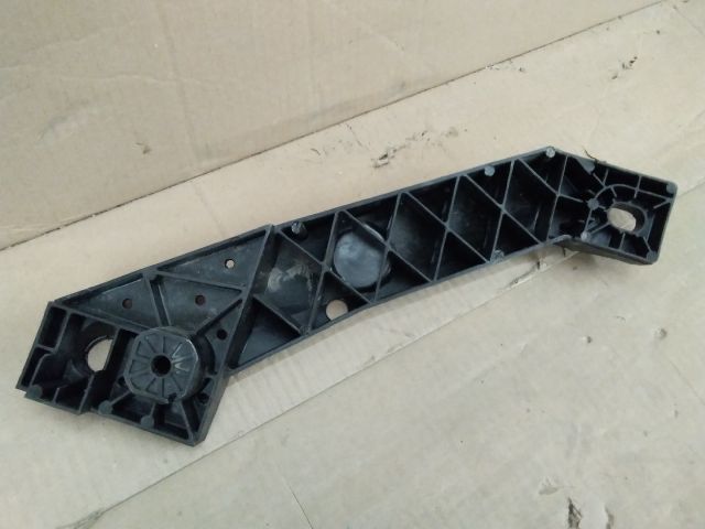 bontott RENAULT TRAFIC Homlokfal Alsó Tartó